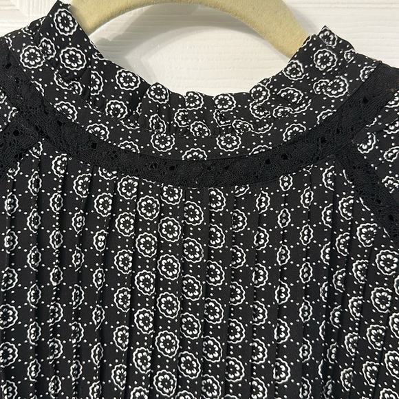 NWT Loft flutter Sleeve Top. - Picture 2 of 5